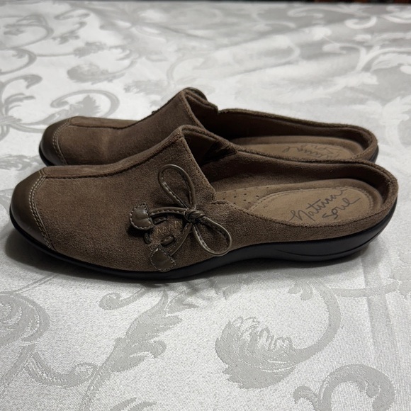 Women’s, like new,Natural Soul by Naturalizer brown suede clogs. Size 7M - Picture 3 of 10